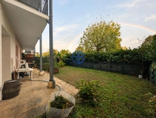 Appartement T3 en rez-de-jardin clos avec parking et cave