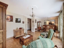 Proche commerces et écoles maison familiale de 5 pièces avec garage, sous-sol et combles