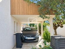 Maison de plain-pied avec 4 chambres, piscine, garage et jar 18