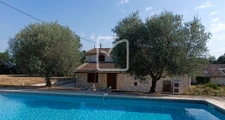 Maison de caractère  d'environ 169 m2 avec piscine, située d 1