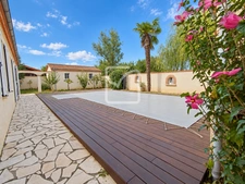 Maison de plain-pied avec 4 chambres, piscine, garage et jar 16
