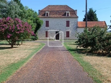 Grande maison familiale avec dépendances, vaste garage et ma 1