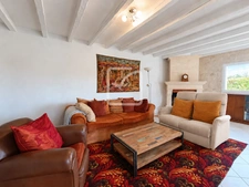 Maison de plain-pied avec 4 chambres, piscine, garage et jar 4