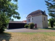 Grande maison familiale avec dépendances, vaste garage et ma 3