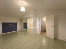 Maison de caractère  d'environ 169 m2 avec piscine, située d 8