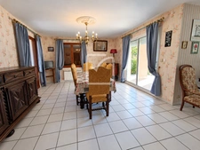 Maison familiale d'environ 172 m2 avec 3 chambres et terrain 5