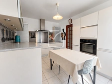 Maison de plain-pied avec 4 chambres, piscine, garage et jar 5