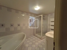 Maison de caractère  d'environ 169 m2 avec piscine, située d 10