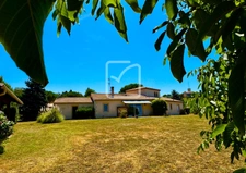 Spacieuse maison moderne, construite en 2003, avec une très  1