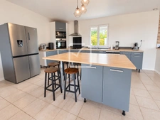 MAISON DE PLAIN-PIED   4 CHAMBRES   TERRAIN DE 12 679 M2   G 4
