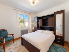 Maison de plain-pied avec 4 chambres, piscine, garage et jar 10