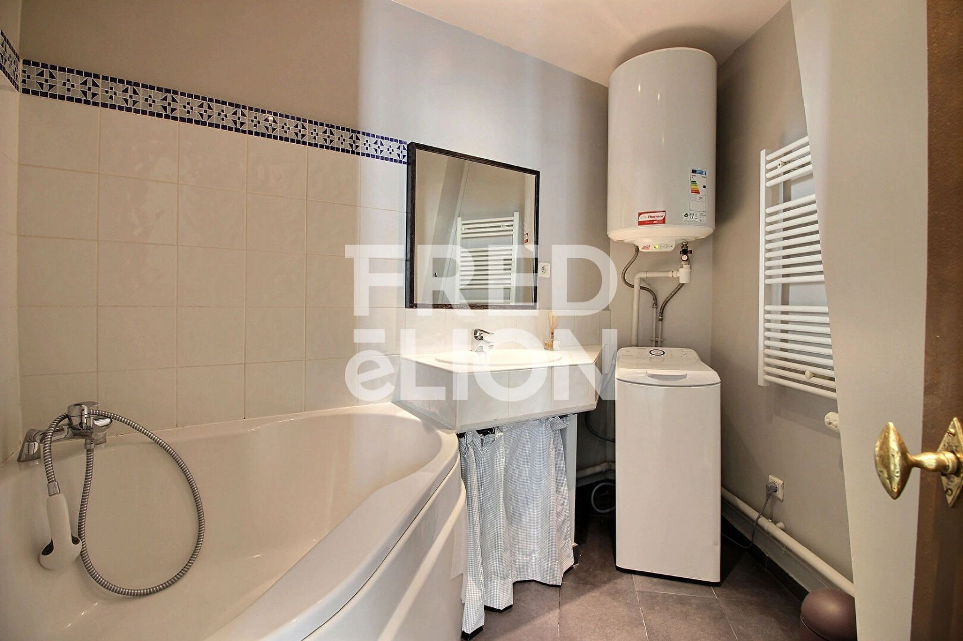 PARIS 9 - RUE HENRY MONNIER 7