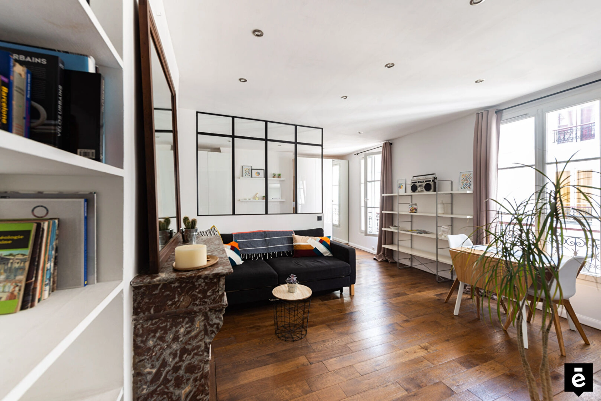 Grand studio avec coin chambre 9