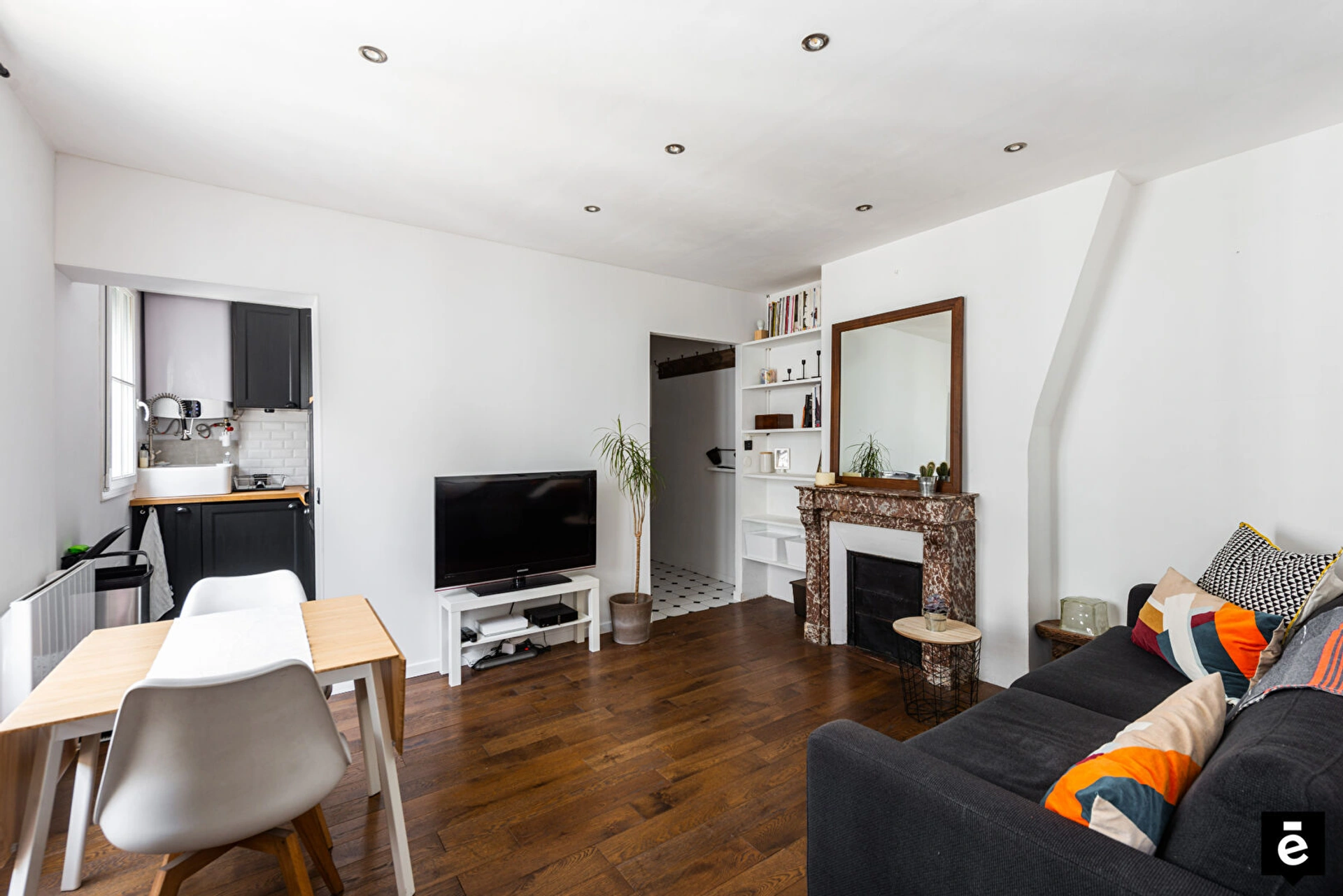 Grand studio avec coin chambre 6