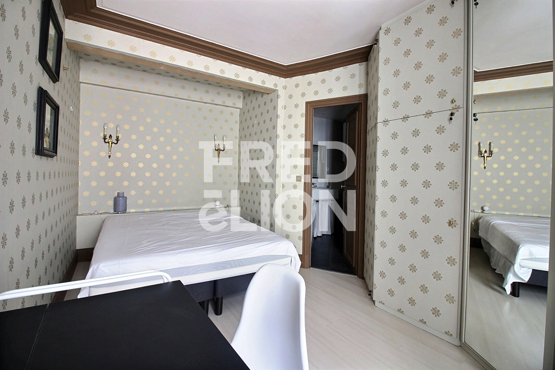 PARIS 9 - RUE HENRY MONNIER 6