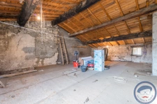 Maison de village en pierres blanches avec garage 