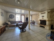 Maison de village en pierres blanches avec garage 