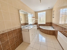 ENSEMBLE IMMOBILIER-ANCIENNE BOULANGERIE + APPARTEMENT 5 CHA 5