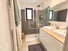 JOLIE MAISON AVEC PISCINE VUE DEGAGEE 6
