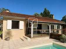 JOLIE MAISON AVEC PISCINE VUE DEGAGEE 9