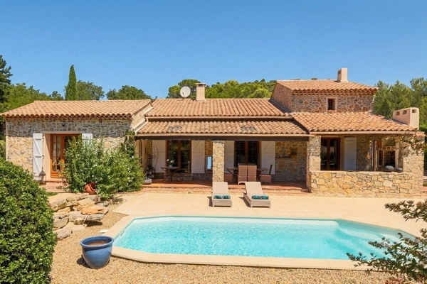 Maison à vendre - Réf  83136 La Roquebrussanne