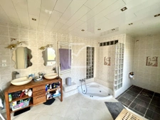 Maison en pierre de 190 m2 et dépendances 13