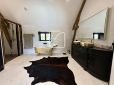 Élégance contemporaine au coeur de la pierre  12