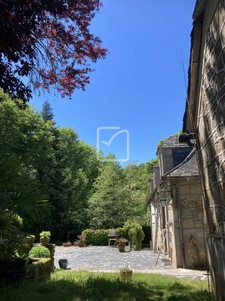 Maison en pierre de 190 m2 et dépendances 15