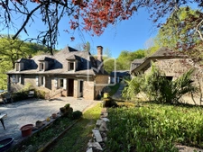 Maison en pierre de 190 m2 et dépendances 1