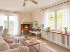 Maison spacieuse avec jardin, piscine et vue sur village méd