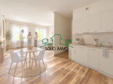 Maison spacieuse avec jardin, piscine et vue sur village méd