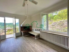 Maison spacieuse avec jardin, piscine et vue sur village méd