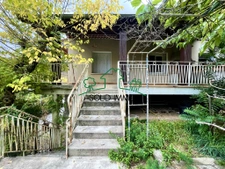 Maison spacieuse avec jardin, piscine et vue sur village méd