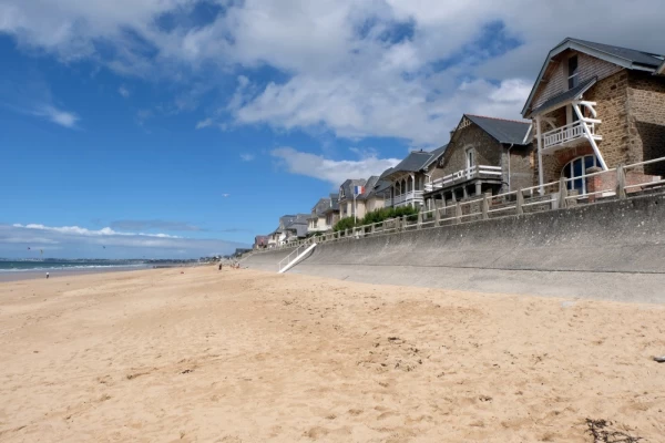 Vivre à Carolles : Entre nature, culture et convivialité