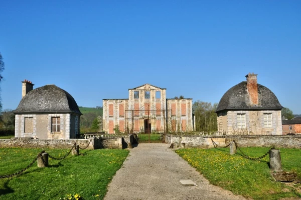 Château de Thury-Harcourt : de la splendeur à la destruction