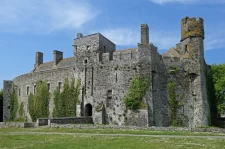 Vacances dans la Manche : visitez château fort de Pirou !