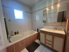 Maison proche du bourg de Saint Yvi.