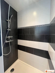 Maison d'architecte proche du centre ville de Saint Yvi et 1...