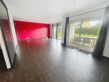 Maison d'architecte proche du centre ville de Saint Yvi et 1...