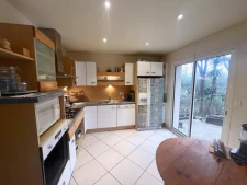 Maison de famille située à quimper avec sous sol et garage