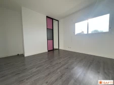 Maison d'architecte proche du centre ville de Saint Yvi et 1...