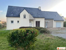 Maison proche du bourg de Saint Yvi.