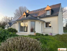 Maison proche du bourg de Saint Yvi.