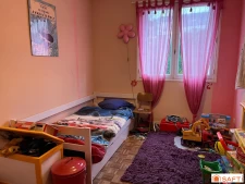 appartement  de trois chambres, très bien situé