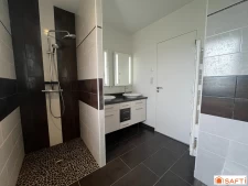 Maison d'architecte proche du centre ville de Saint Yvi et 1...