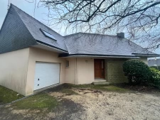 Maison de famille située à quimper avec sous sol et garage