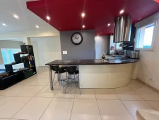 Grande maison familiale avec grands garages