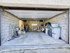 Vue dominante sur la vallée, maison individuelle avec terras...