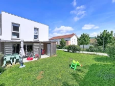Maison jumelée de 2016, excellent état, avec jardin, proche...