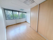 134 m² de bureaux lumineux avec ascenseur, accès PMR, au cen...